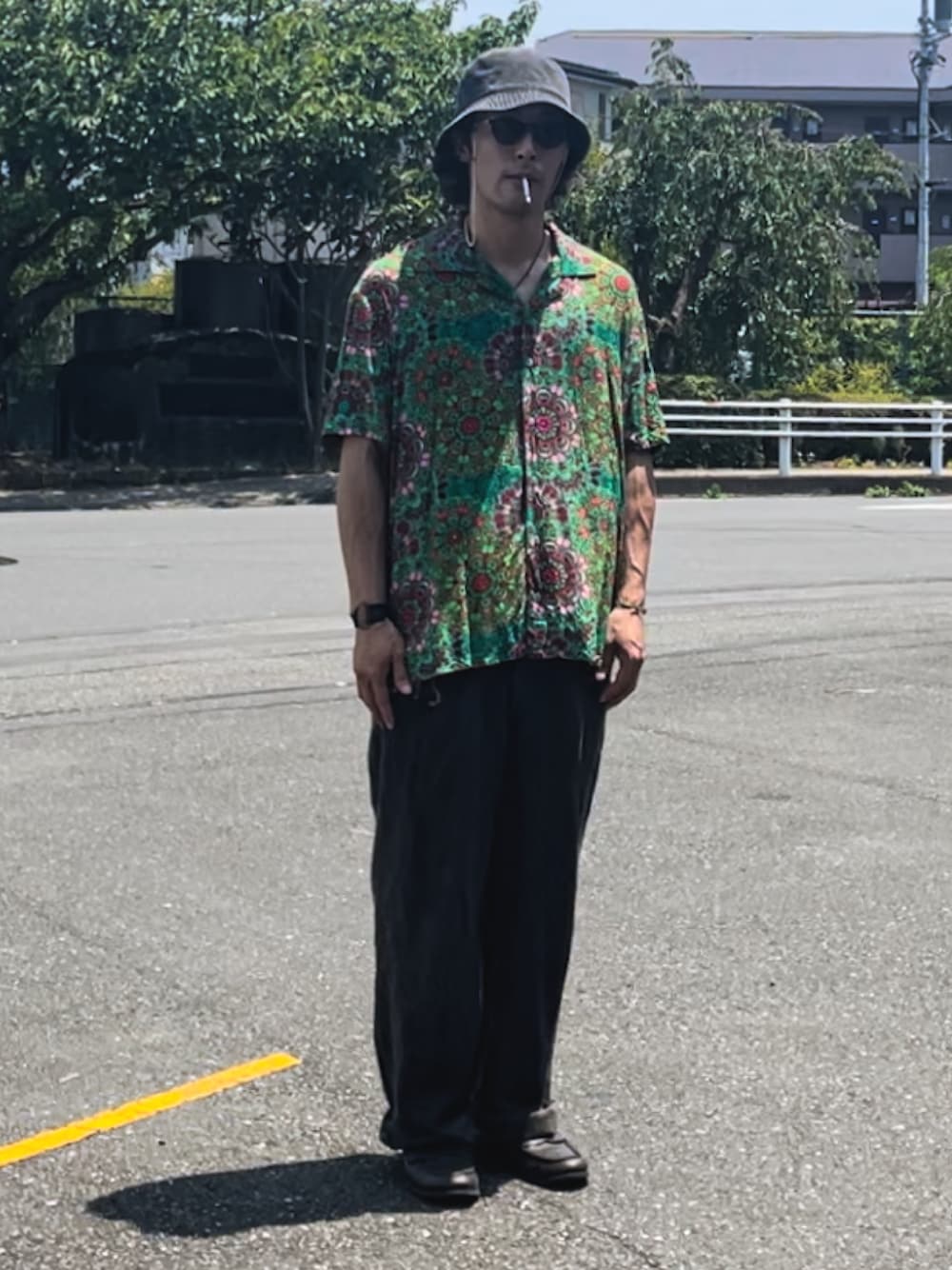 「サイケデリック、ビンテージ、古着、総柄シャツ、オープンカラーシャツ」｜「VINTAGEのアイテム（シャツ/ブラウス、グリーン系）」を使った、シさん（メンズ・176cm）の夏コーディネートの1枚目の写真