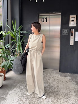 「SHENERY（シーナリー）のCheatジャンプスーツ（サロペット/オーバーオール、ベージュ系）」を使った、TSURUGASAKI_163cmさん（レディース・163cm）の春コーディネート