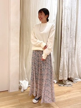 「SHENERY」｜「アイテム（スウェット）」を使った、TSURUGASAKI_163cmさん（レディース・163cm）の秋コーディネート