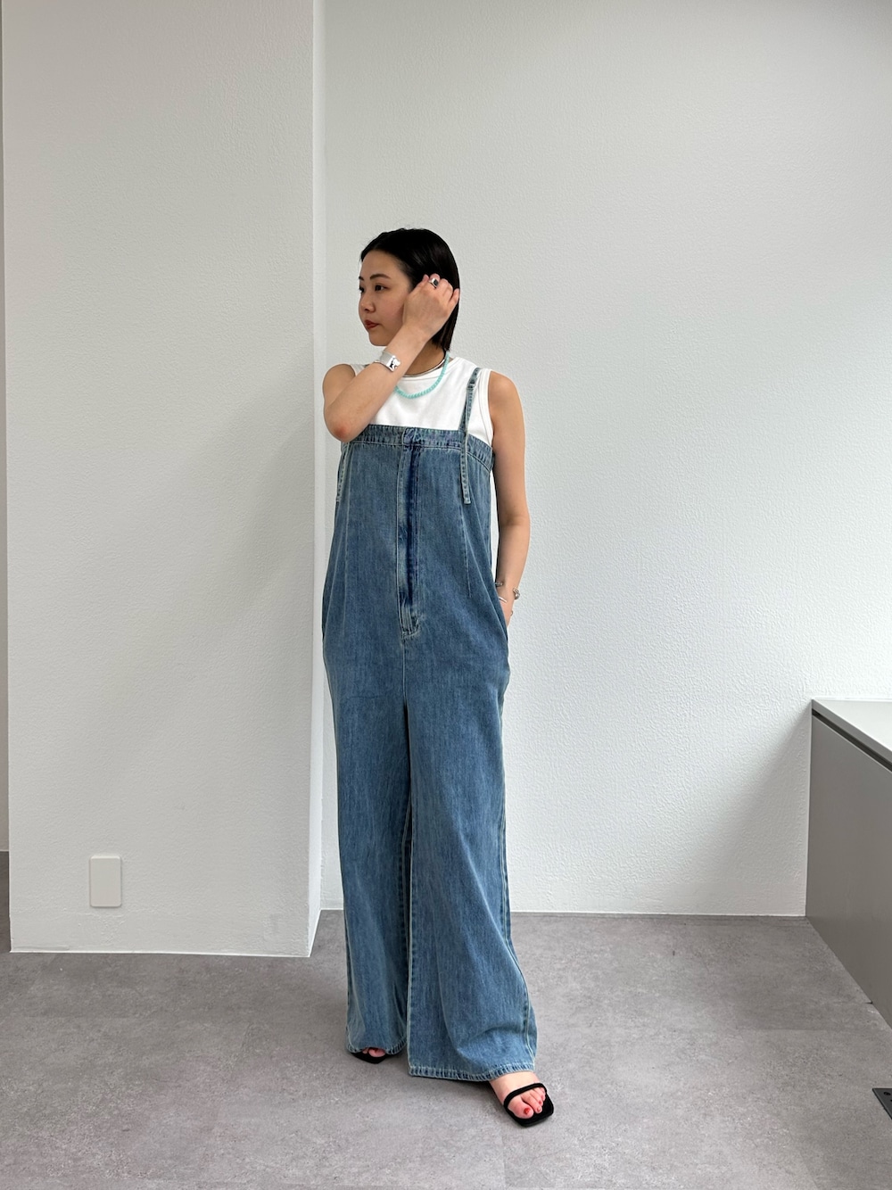 「サロペット、サロペットコーデ、デニムサロペット、デニム、デニムパンツ」｜「SHENERYの《インフルエンサー＠tsuru00コラボ》デニムサロペット（サロペット/オーバーオール、ブルー系）」を使った、TSURUGASAKI_163cmさん（レディース・163cm）の春コーディネートの1枚目の写真
