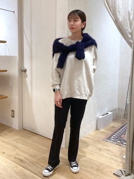 「SHENERY」｜「アイテム（スウェット）」を使った、TSURUGASAKI_163cmさん（レディース・163cm）の秋コーディネート