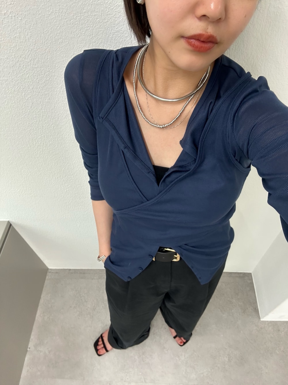 「モノトーン、初夏コーデ、キレイめ、きれいめコーディネート、ヘルシーコーデ、大人女子、ワントーンコーデ」｜「SHENERYの《大人のレイヤードスタイル》レイヤードカットソー（Tシャツ/カットソー、ブルー系）」を使った、TSURUGASAKI_163cmさん（レディース・163cm）の春コーディネートの1枚目の写真