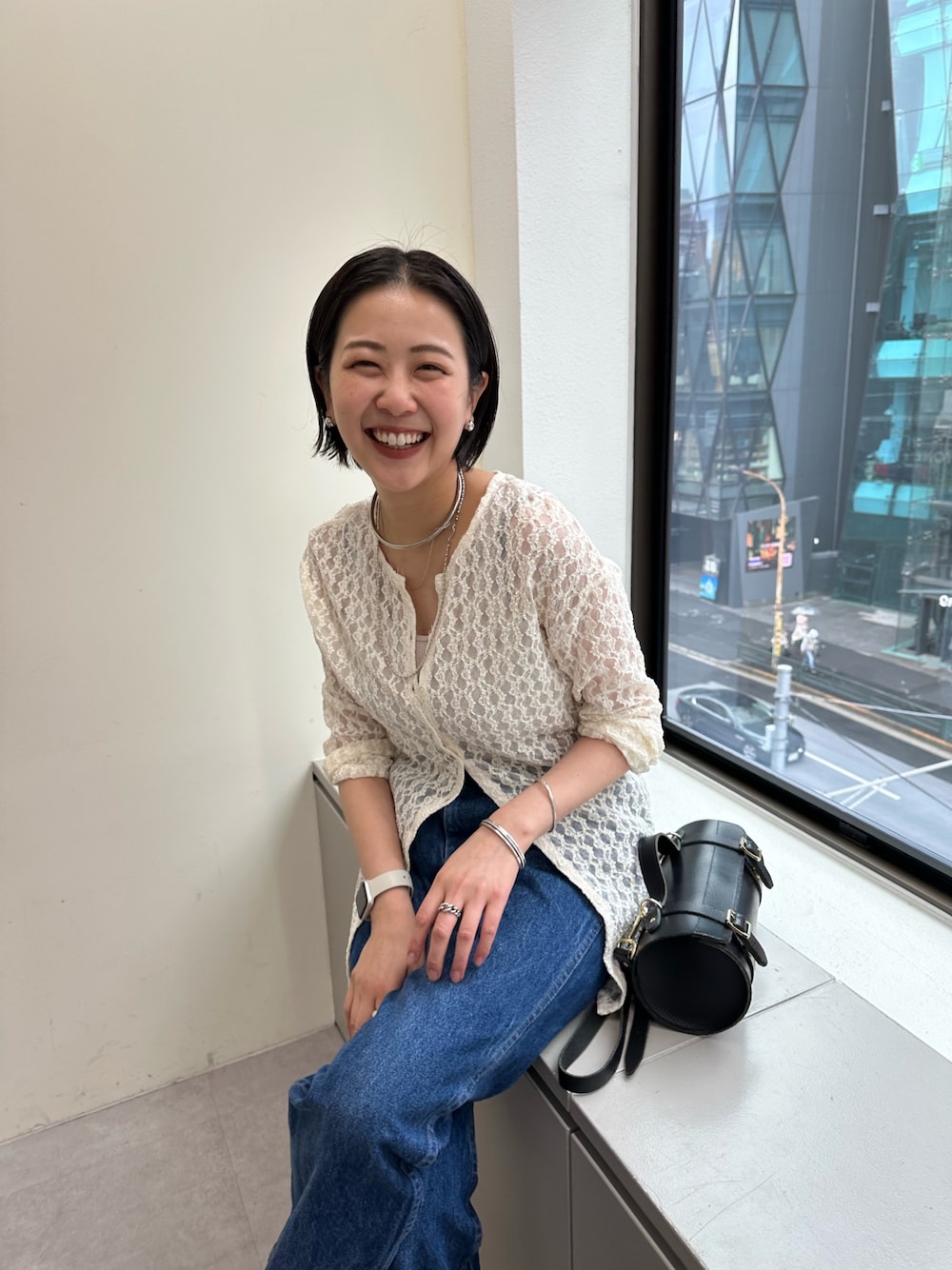 「春色、休日スタイル、デートコーデ、大人カジュアル、大人ファッション、キレイめコーデ、パンツスタイル、春カラー、オトナカジュアル、デニムスタイル、レース、レーストップス」｜「SHENERYの《一枚で着映え》《レイヤードを楽しむ》カットレースレイヤードブラウス（シャツ/ブラウス、ホワイト系）」を使った、TSURUGASAKI_163cmさん（レディース・163cm）の春コーディネートの1枚目の写真