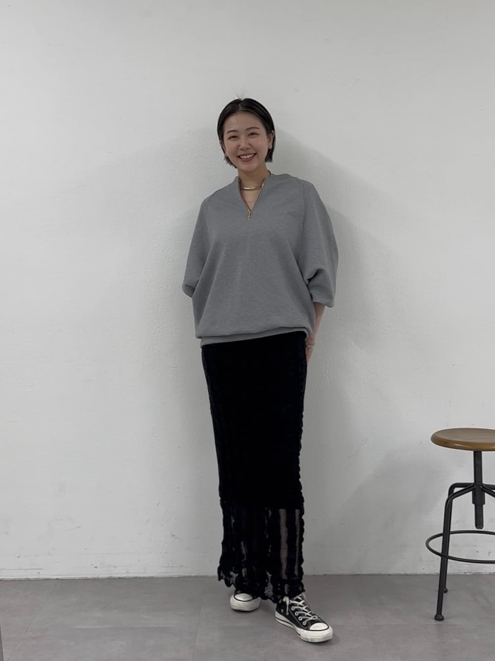 「春コーデ、オトナ女子、ラクチンコーデ、スウェット、ハーフジップ、スカート、スカートスタイル、スカートコーデ、ニットスカート、タイトスカート、体型カバー」｜「SHENERYの《大人気！追加生産決定》《抜け感をプラス》2WAYジップスウェット（Tシャツ/カットソー、グレー系）」を使った、TSURUGASAKI_163cmさん（レディース・163cm）の春コーディネートの1枚目の写真