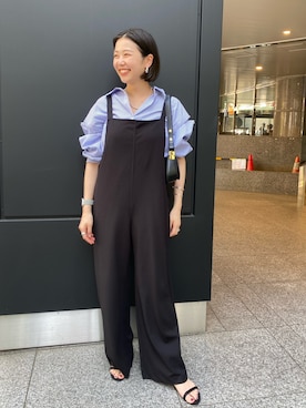 「スリット」｜「アイテム（オールインワン・サロペット）」を使った、TSURUGASAKI_163cmさん（レディース・163cm）の春コーディネート
