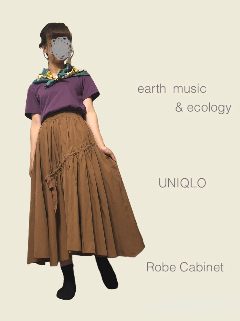 「おしゃれさんと繋がりたい、ラクチンコーデ、UNIQLO、パックTシャツ、スカーフ、earth music&ecology、休日スタイル、夏だ！Tシャツ着よう！、夏コーデ」｜「earth music&ecologyの・キーモチーフ柄スカーフ（ストール/ショール、グリーン系）」を使った、sume 再投稿中さん（レディース・161cm）の秋コーディネートの1枚目の写真