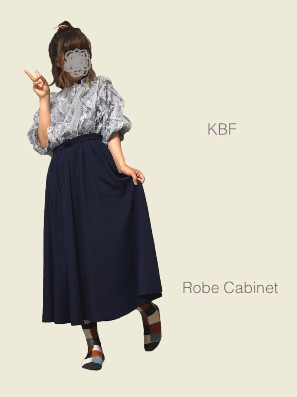 「KBF、休日スタイル、旅行、休日コーデ、シンプルコーデ、ラクチンコーデ、オトナカジュアル、おしゃれさんと繋がりたい、ラブアンドピース2019、ラブアンドピース2021」｜「KBFの【WEB限定】KBF　レースフリルブラウス（シャツ/ブラウス、グレー系）」を使った、sume 再投稿中さん（レディース・161cm）の秋コーディネートの1枚目の写真