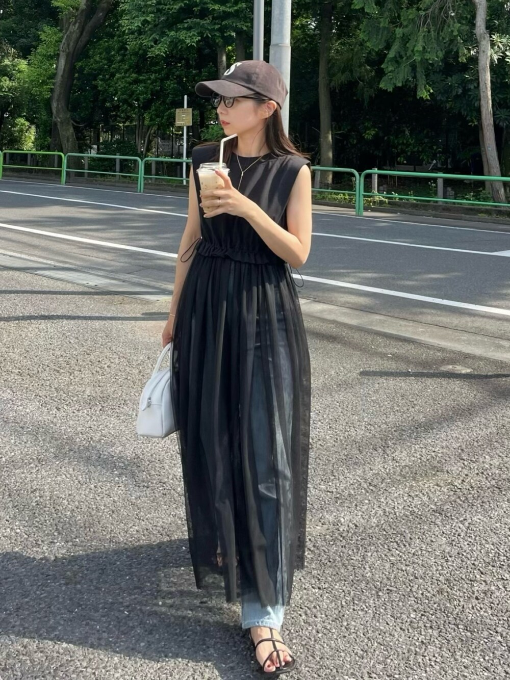 レマージュ CAPRICIEUX LE'MAGE Tストラップフラットサンダル