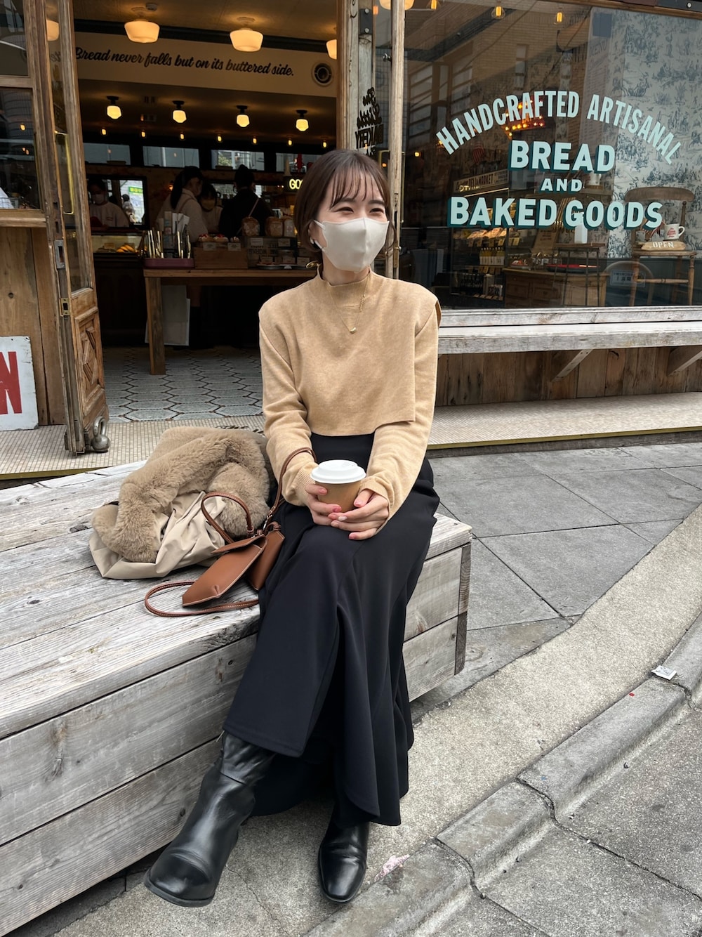 「大人カジュアル、春コーデ、マーメイドスカート、スカート、付け襟、つけ襟、ニツト、ロングブーツ、マスクコーデ、ファーコート、モッズコート」｜「CAPRICIEUX LE'MAGEの〈WEB限定〉ケープSETプルオーバー（ニット/セーター、ベージュ系）」を使った、shioさん（レディース・156cm）の春コーディネートの2枚目の写真