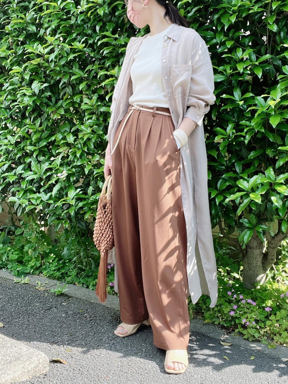 「CLANE、Goldy、ZARA、パンツスタイル、カラーパンツ、サボ、シャツワンピ、ごきげんウィーク、春コーデ、ブラウン、オトナカジュアル、オトナ女子、ワントーンコーデ、きれいめカジュアル、シャツスタイル」｜「CLANEのSQUARE TOE PUMPS（パンプス、ベージュ系）」を使った、nico＊さん（レディース・168cm）の春コーディネートの1枚目の写真