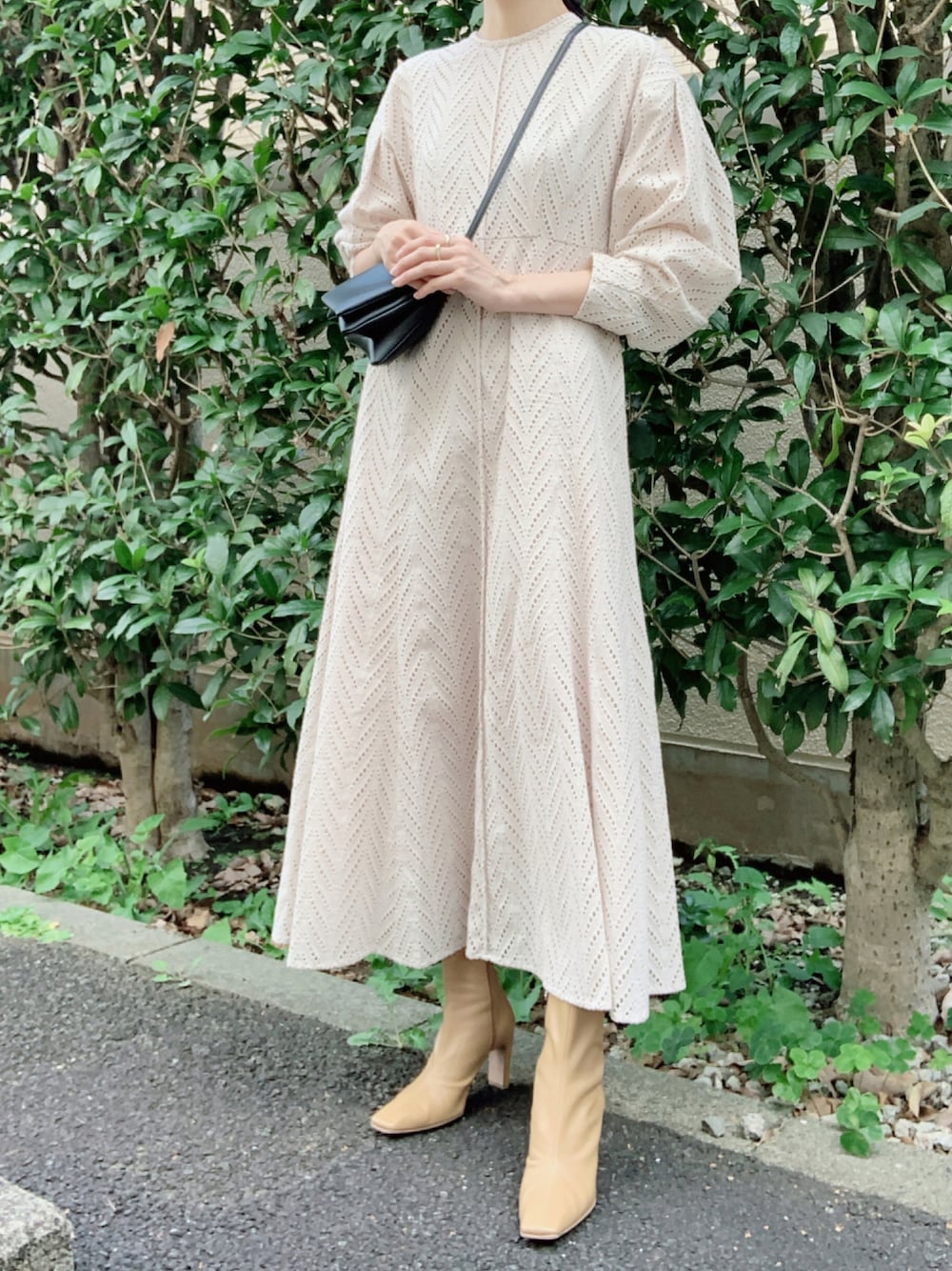「ワンピース、ブーツ、秋のコーデ、レース、大人カジュアル、オトナカジュアル、秋コーデ、オトナ女子、CLANE、Goldy、秋服準備はじめました、秋トレンド2021、きれいめカジュアル」｜「CLANEのアイテム（バッグ、ブラック系）」を使った、nico＊さん（レディース・168cm）の秋コーディネートの1枚目の写真