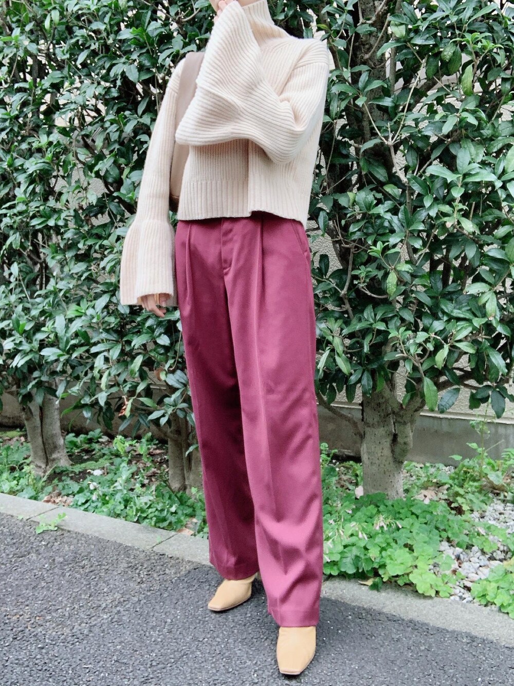 「CLANE、Deuxieme Classe(Deuxieme Classe)、AULENTTI、秋のコーデ、カラーパンツ、パンツスタイル、ニット、秋コーデ、秋トレンド2021、オトナカジュアル、オトナ女子、きれいめカジュアル、大人カジュアル、ボリューム袖」｜「CLANEのHEM SQUEEZ 2WAY PANTS（スラックス、レッド系）」を使った、nico＊さん（レディース・168cm）の秋コーディネートの1枚目の写真