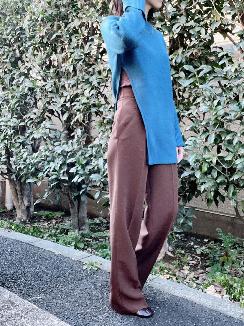 「CLANE、ZARA、チョコ色に染まれ、CENE、冬コーデ、ブーツ、パンツスタイル、きれいめカジュアル、オトナカジュアル、オトナ女子、大人カジュアル、ニット、スリット、ファーコート」｜「ZARAのアイテム（パンツ、ブラウン系）」を使った、nico＊さん（レディース・168cm）の冬コーディネートの1枚目の写真
