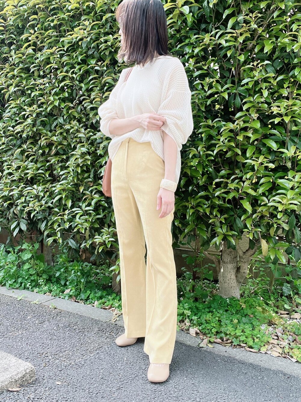 「CLANE、stylemixer、EVOL(EVOL)、etretokyo、パンツコーデ、カラーパンツ、メッシュ、パーカー、ワントーンコーデ、春コーデ、オトナカジュアル、オトナ女子、きれいめカジュアル、フレアパンツ、淡色コーデ」｜「CLANEのCLANE/クラネ/CORDUROY BELL BOTTOM PANTS（その他パンツ、イエロー系）」を使った、nico＊さん（レディース・168cm）の春コーディネートの1枚目の写真