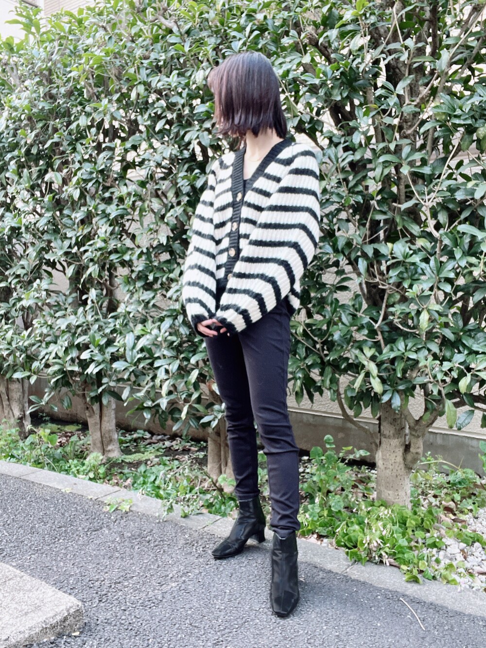「CLANE、ETRÉ TOKYO、CENE、UNIQLO、ZARA、カーディガン、ボーダー、モノトーンコーデ、パンツスタイル、ダウンジャケット、オトナカジュアル、オトナ女子、きれいめカジュアル、大人カジュアル、ニット」｜「ZARAのアイテム（カーディガン/ボレロ、その他）」を使った、nico＊さん（レディース・168cm）の冬コーディネートの1枚目の写真