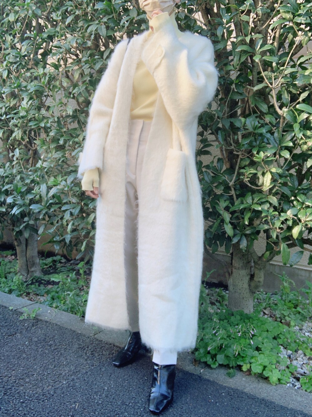 「ブーツ、ホワイト、ワントーンコーデ、秋のコーデ、ZARA、大人カジュアル、ロングカーディガン、パンツスタイル、オトナカジュアル、秋コーデ、秋冬コーデ、オトナ女子、CLANE、ETRÉ TOKYO、モヘアニット」｜「ZARAのアイテム（ブーツ、ブラック系）」を使った、nico＊さん（レディース・168cm）の冬コーディネートの1枚目の写真