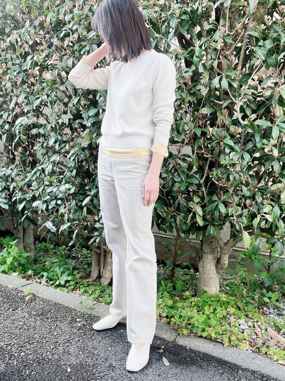 「CLANE、stylemixer、パンツスタイル、CENE、ohotoro、オトナカジュアル、春ニット、ワントーンコーデ、デニム、デニムパンツ、オトナ女子、大人カジュアル、春コーデ、ジャケット、淡色コーデ」｜「CLANEのCOLOR DYE BOOTS CUT DENIM（デニムパンツ、ベージュ系）」を使った、nico＊さん（レディース・168cm）の春コーディネートの1枚目の写真