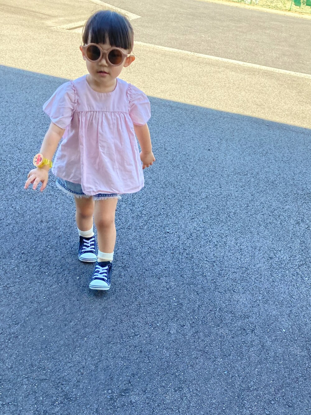 「おんなのこ、ハイカットスニーカー、2歳10ヶ月、プチプラ」｜「CONVERSEのCONVERSE コンバース ベイビー オール スター N Z / BABY ALL STAR N Z（スニーカー、ブラック系）」を使った、もちゃんさん（キッズ・80cm）の秋コーディネートの1枚目の写真