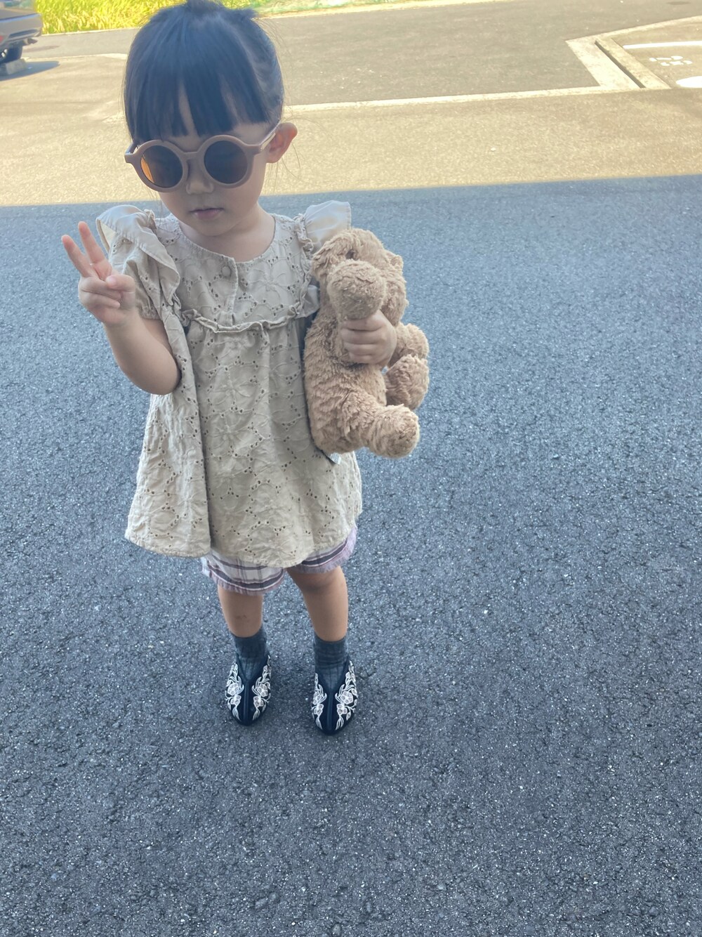 「休日スタイル、秋コーデ、チェックパンツ、チャイナシューズ、カンフーシューズ、2歳10ヶ月」｜「しまむらのアイテム（シャツ/ブラウス、ベージュ系）」を使った、もちゃんさん（キッズ・80cm）の秋コーディネートの1枚目の写真