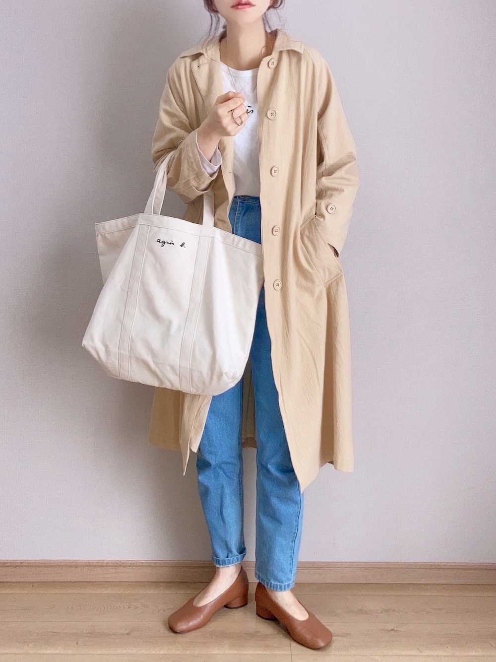 「春服デビュー宣言、ステンカラーコート、春アウター、デニムパンツ、トートバッグ、スクエアトゥ、#春コーデ、プチプラ、きれいめカジュアル、春服みてみて」｜「Crispのステンカラーコート（ステンカラーコート、ベージュ系）」を使った、ぴょんさん（レディース・167cm）の春コーディネートの1枚目の写真