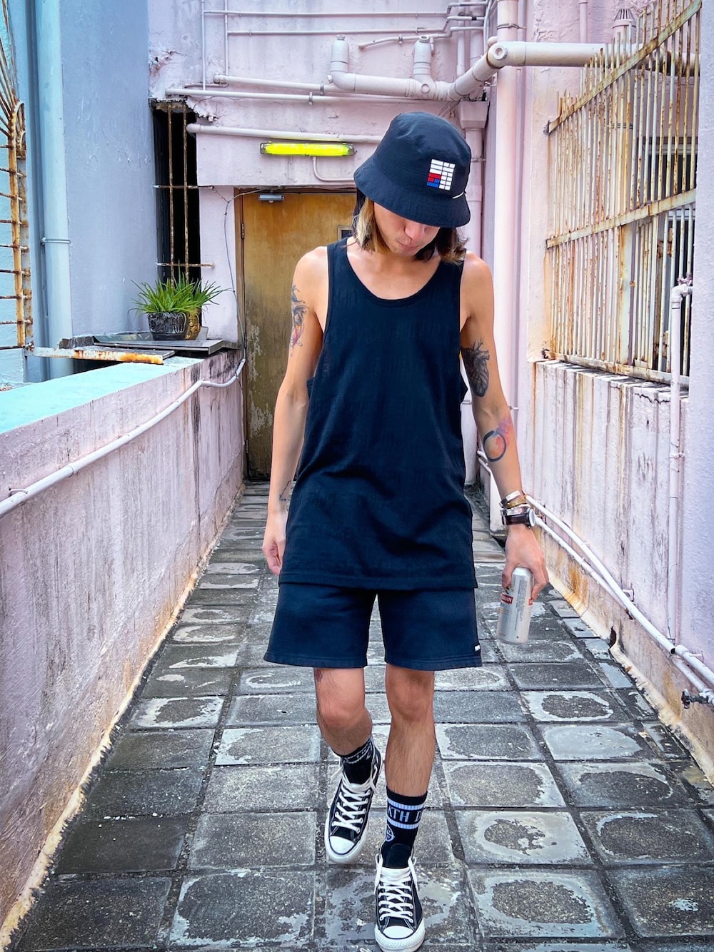 Supreme のタンクトップを使った「ootd」の人気ファッション 