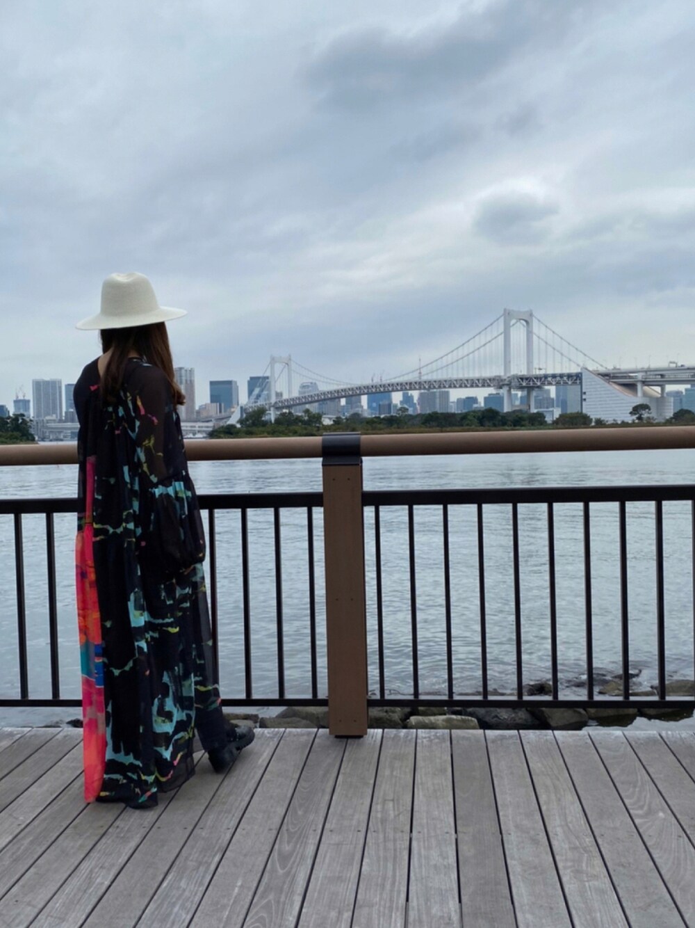 「ワンピース、ブラック、H&M、ブラックコーデ、ZARA、ショートブーツ、ハット、大人カジュアル、休日スタイル、プチプラ、だから秋服が好き」｜「H&Mのアイテム（ワンピース/ドレス、ブラック系）」を使った、tmk_pさん（レディース・163cm）の秋コーディネートの1枚目の写真