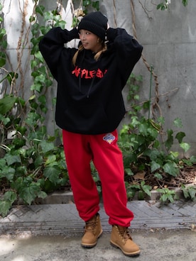 「アイテム（パンツ、レッド系）」を使った、APPLEBUM STAFF STYLINGさん（レディース・150cm）の秋コーディネート