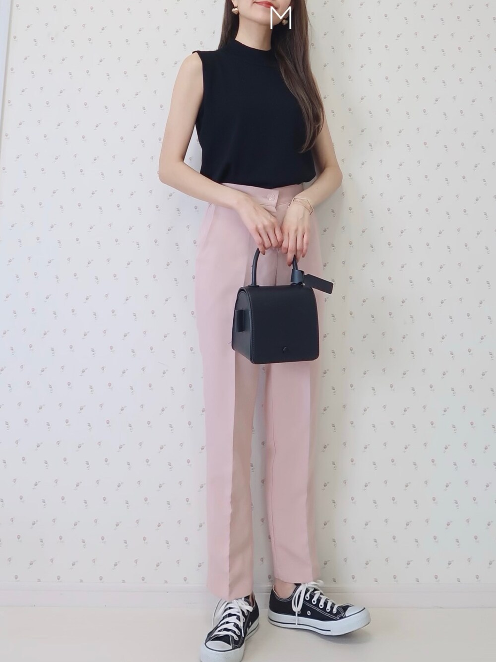 「カジュアルコーデ、パンツスタイル、休日スタイル、夏コーデ、シンプル、大人カジュアル」｜「KOBE LETTUCEの［ 2点セット ］サマーニットアンサンブル[C6043]（アンサンブル、ブラック系）」を使った、MAYUKOさん（レディース・163cm）の春コーディネートの1枚目の写真