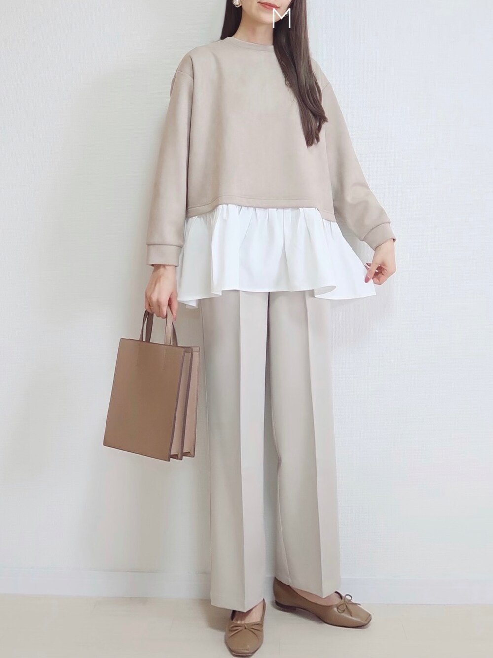 MAYUKOさんの「カットツイルセンタープレスカラースラックス（Re:EDIT）」を使ったコーディネートの1枚目の写真