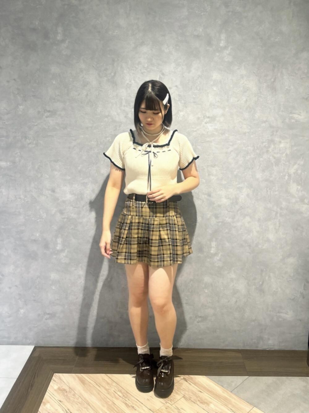 「カジュアル、ミニ、MAJESTIC LEGON、マジェスティックレゴン、高身長、韓国っぽ」｜「MAJESTIC LEGONの取り外せるパールローファー（ローファー、ブラウン系）」を使った、ねねさん（レディース・162cm）の夏コーディネートの1枚目の写真
