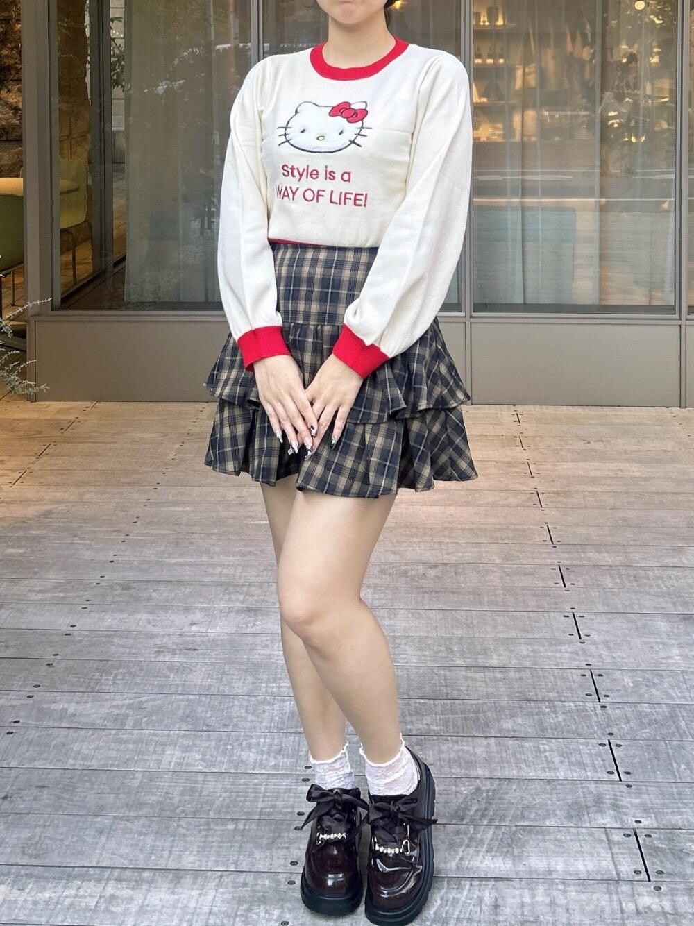 「MAJESTIC LEGON、カラーコーデ、マジェスティックレゴン、高身長」｜「MAJESTIC LEGONの取り外せるパールローファー（ローファー、ブラウン系）」を使った、ねねさん（レディース・162cm）の夏コーディネートの1枚目の写真