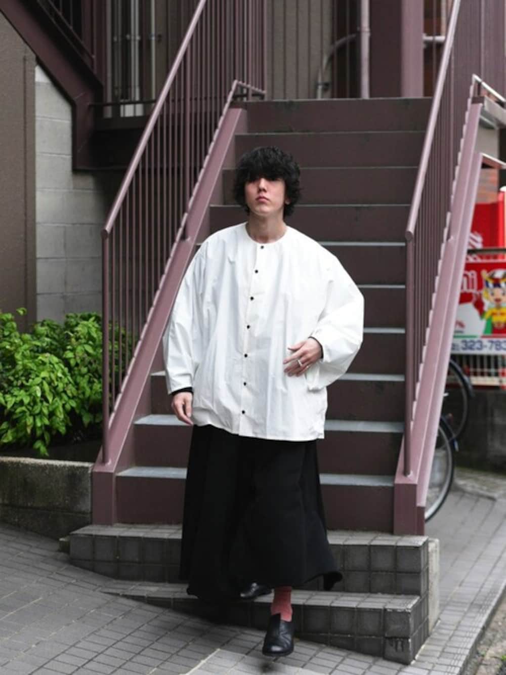 「スウェットパンツ、ビッグシルエット、白シャツ、着物、レザーシューズ、ワイドパンツ、シロシャツ、夏コーデ、OVIE STUDIO、BISHOOL」｜「BISHOOLのBISHOOL The Classic Sweat Big Pants（スウェットパンツ、ブラック系）」を使った、OVIE STUDIOさん（メンズ・173cm）の春コーディネートの1枚目の写真
