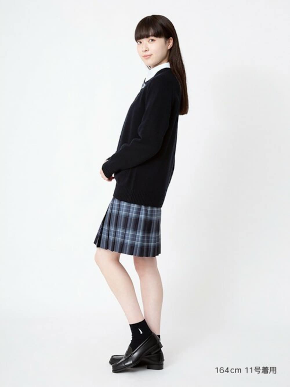 「ニット、セーター、制服、スクール、定番、通学、高校生、女子高生、中学生、学生服」｜「EASTBOYのセーター 綿 7G 通学 ニット 女子 制服 学生服 中学生 高校生 スクール 入学式 卒業式（ニット/セーター、ブルー系）」を使った、殿内 虹風さん（レディース・164cm）の冬コーディネートの1枚目の写真