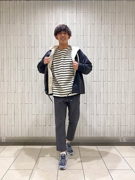 「Gramicci（グラミチ）のアイテム（チノパンツ）」を使った、岩村さん（メンズ・178cm）の冬コーディネート