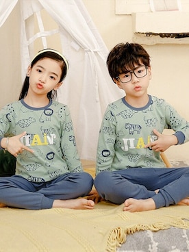 「アースカラー」｜「アイテム（ルームウェア）」を使った、KidsTeddyさん（キッズ・100cm）の秋コーディネート