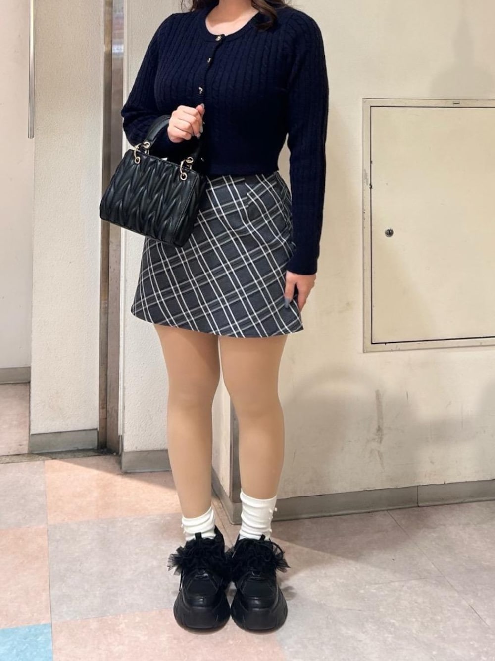 「カジュアル、リボン、デート、ガーリー、MAJESTIC LEGON、マジェスティックレゴン、韓国っぽ、骨格ストレート、ブルべ夏、Naruのガーリーコーデ」｜「MAJESTIC LEGONのハートボタンケーブルニットカーデ（カーディガン/ボレロ、ブルー系）」を使った、Naruさん（レディース・155cm）の冬コーディネートの1枚目の写真