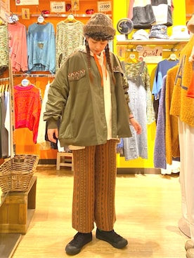 「アイテム（パンツ、イエロー系）」を使った、チチカカさん（レディース・160cm）の秋コーディネート