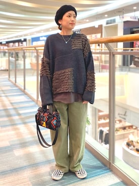 「アイテム（デニムパンツ、グリーン系）」を使った、チチカカさん（レディース・160cm）の秋コーディネート