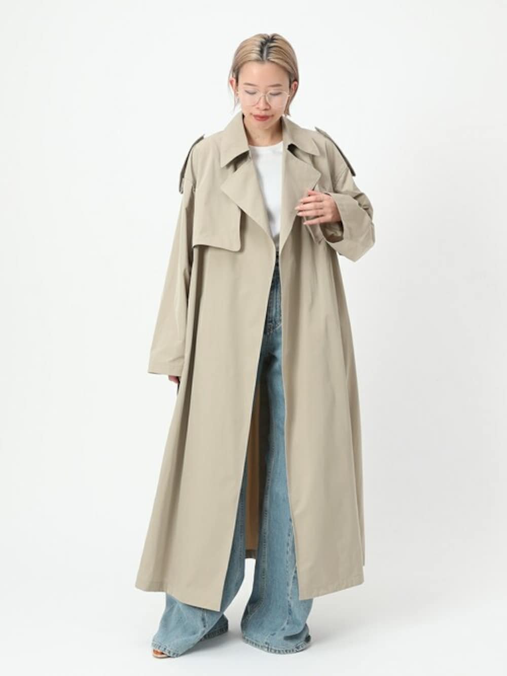 「トレンチコート、ロングコート、大人カジュアル、大人コーデ、春コーデ、APSTUDIO、エーピーストゥディオ、EVERYDAY I LIKE.」｜「EVERYDAY I LIKE.のモダントレンチコート（その他アウター、ベージュ系）」を使った、STAFF.Mさん（レディース・162cm）の冬コーディネートの1枚目の写真