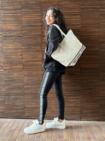 【新品】MICHAEL KORS ロゴテープ フリルジップフーディー　L MICHAEL KORS（マイケルコース）の「MK ロゴテープ フルジップ