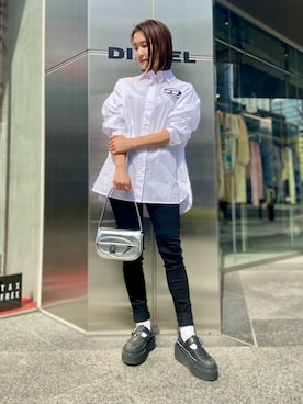 「DIESEL OSAKA」｜「アイテム（パンツ）」を使った、KAEさん（レディース・157cm）の春コーディネート