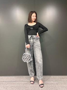 「DIESEL OSAKA」｜「アイテム（パンツ）」を使った、KAEさん（レディース・157cm）の夏コーディネート