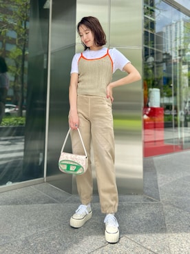 「DIESEL OSAKA」｜「アイテム（パンツ）」を使った、KAEさん（レディース・157cm）の春コーディネート