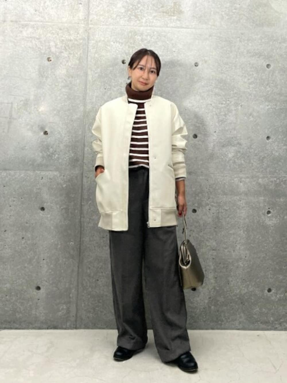 「ブルゾン、ニット、アウター、ボーダー、ホワイト、ハイネック、ワイドパンツ、秋コーデ、styledeli、スタイルデリ」｜「STYLE DELIのフェイクレザーBIGブルゾン（ブルゾン、ホワイト系）」を使った、STYELEDELIさん（レディース・156cm）の秋コーディネートの1枚目の写真
