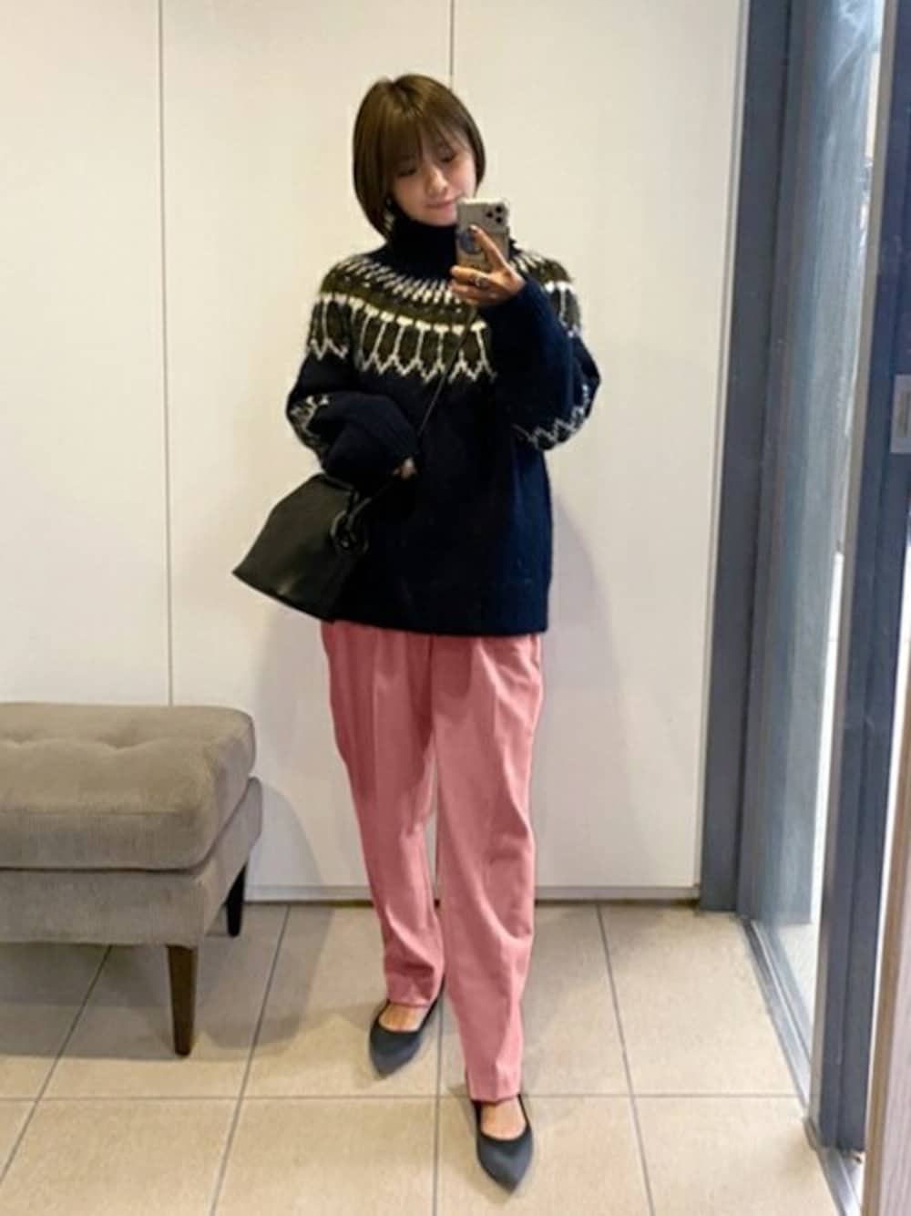 「ニット、ピンク、ネイビー、ハイネック、冬コーデ、モヘアニット、ノルディック柄、パンツスタイル、styledeli、スタイルデリ」｜「STYLE DELIのノルディック柄ハイネックニット（ニット/セーター、ブルー系）」を使った、STYELEDELIさん（レディース・157cm）の冬コーディネートの1枚目の写真