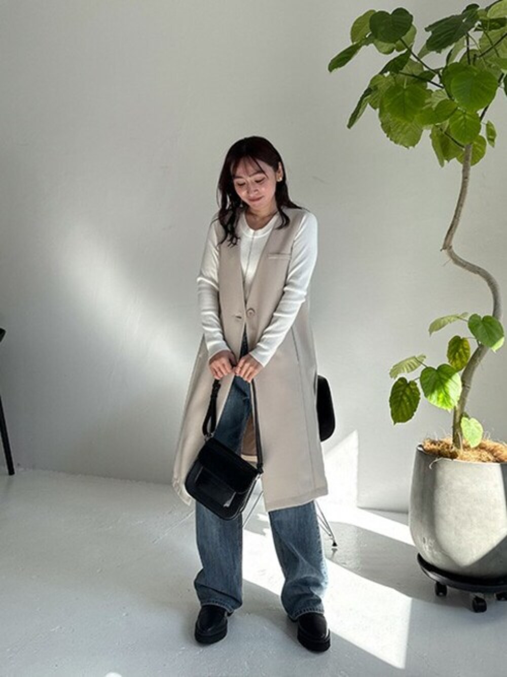 「STYLE DELIの心地良いUネックインナーニットトップス（ニット/セーター、ホワイト系）」を使った、STYELEDELIさん（レディース・158cm）の冬コーディネートの1枚目の写真
