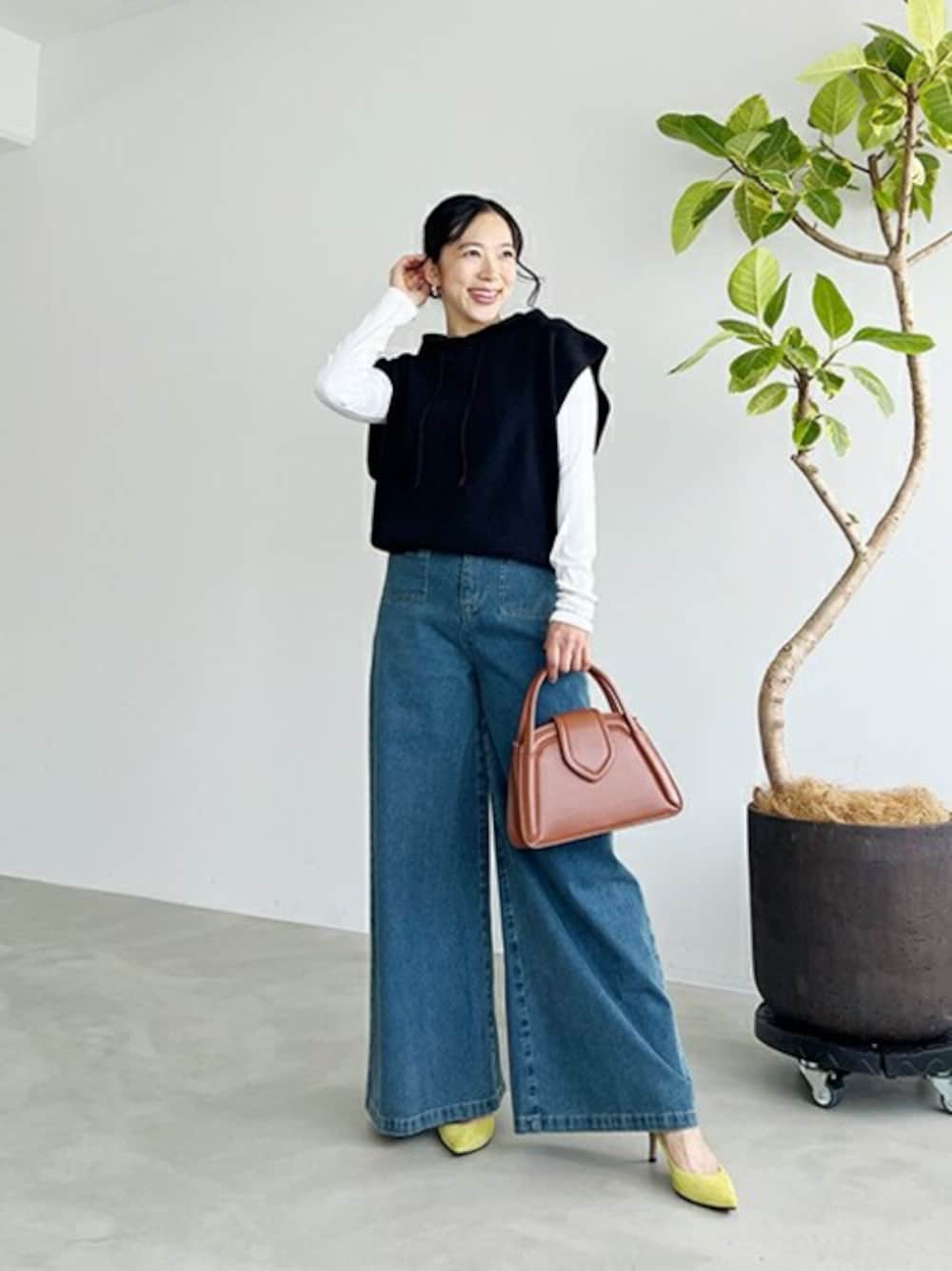 「デニム、カジュアル、レイヤードスタイル、フード、お出かけコーデ、春服、シンプルコーデ、バギーパンツ、styledeli、スタイルデリ」｜「STYLE DELIのSofty Cotton／ワッフル編みサマーフ―ディー（パーカー、ブラック系）」を使った、STYELEDELIさん（レディース・157cm）の春コーディネートの1枚目の写真