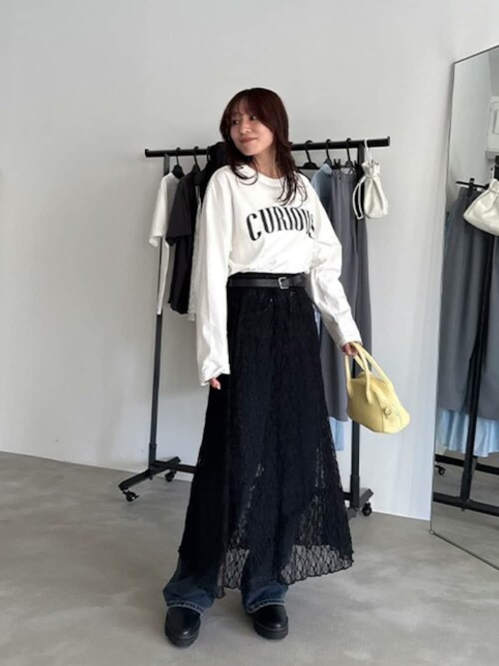 「デニム、スカート、ロゴT、Tシャツ、レース、ロンT、レーススカート、ワイドデニム、styledeli、スタイルデリ」｜「STYLE DELIのハギ切替ワイドデニム（デニムパンツ、ブルー系）」を使った、STYELEDELIさん（レディース・157cm）の春コーディネートの1枚目の写真