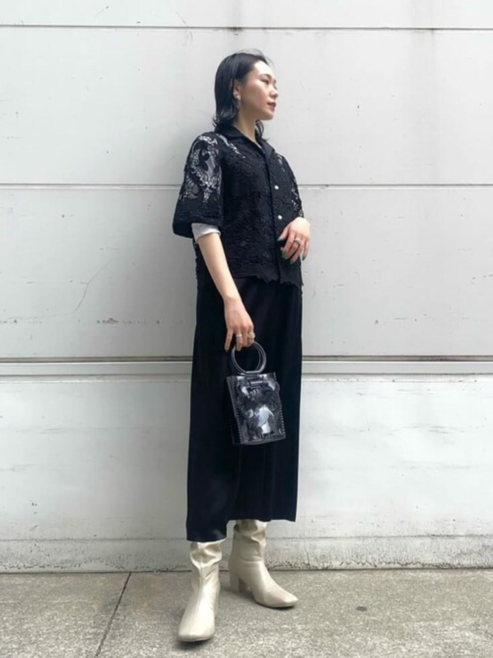 「シンプル、ブラック、春コーデ、ファッショニスタ、RITO」｜「TOGA PULLAの【TOGA PULLA/トーガプルラ】レースシャツ TP21-FJ226（シャツ/ブラウス、ブラック系）」を使った、Hitaka  Mahoさん（レディース・163cm）の春コーディネートの1枚目の写真