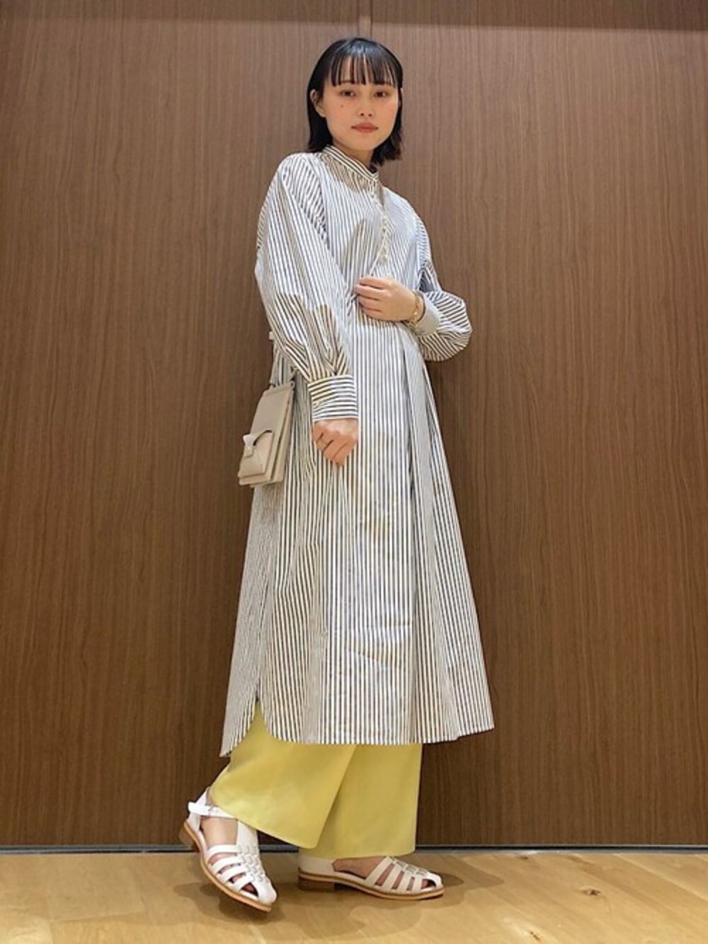 「SHIPS、SHIPS for women、FAEDA、add culumn」｜「ADD CULUMNのADD CULUMN:PAKET MULTI◆（ショルダーバッグ、グレー系）」を使った、吉田さん（レディース・158cm）の春コーディネートの1枚目の写真